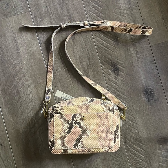 NWT Madewell The Transport Camera Bag Snake Embossed Leather Edition Blush Multi - Picture 4 of 6